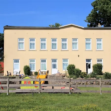Gutshaus U4 Apartment *